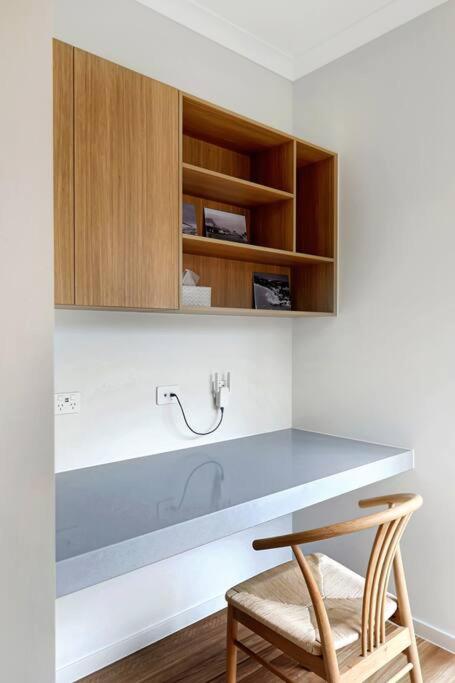 Madeley Family Getaway- Sleeping 8, Central, Aircon, Close To Shops, Beach, Parks, Spacious - Darwin Holiday 2