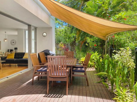 Maggies Beachfront Apartment 9 - Darwin Holiday 1