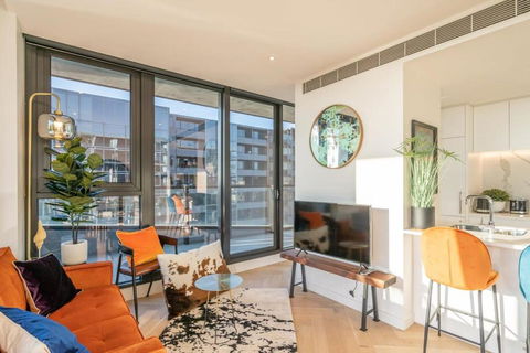 Magnificent Retreat Facing Albert Park Lake & CBD - Darwin Holiday 2