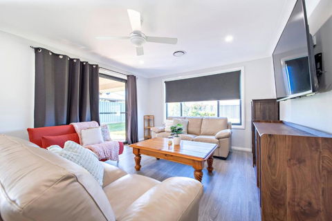 Magnolia Entertainer - Firepit, Pets Welcome - Darwin Holiday 1