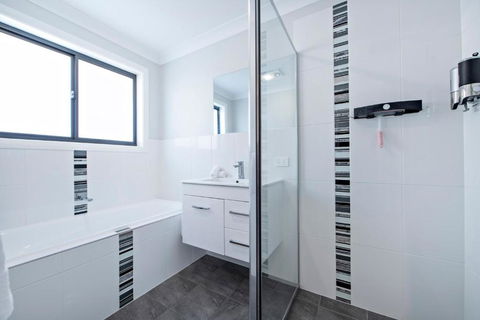 Magnolia Entertainer - Firepit, Pets Welcome - Darwin Holiday 2