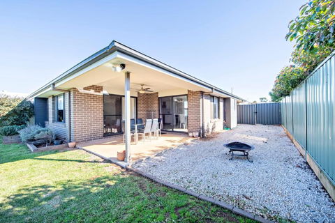 Magnolia Entertainer - Firepit, Pets Welcome - Darwin Holiday 3