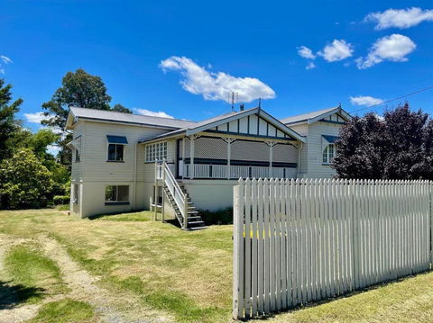 MAGNOLIA HOUSE ON THE CREEK - STANTHORPE - Darwin Holiday 0