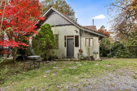 Magnolia Retreat - Rocky Creek Art Garden - Darwin Holiday 2