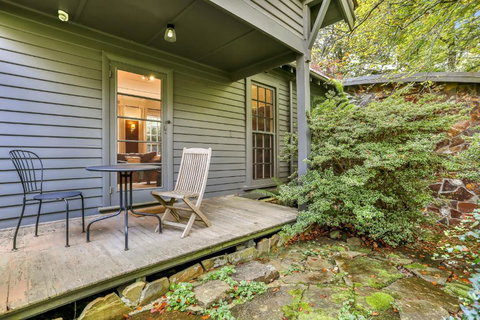 Magnolia Retreat - Rocky Creek Art Garden - Darwin Holiday 1