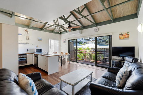 MAIN STAY - 100m To Patrolled Beach, Pool, Wifi, Close To Cafes - Darwin Holiday 0