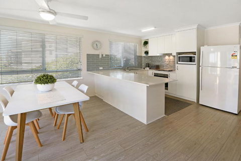 MAINSAIL8- MOOLOOLABA BEACH - Darwin Holiday 0
