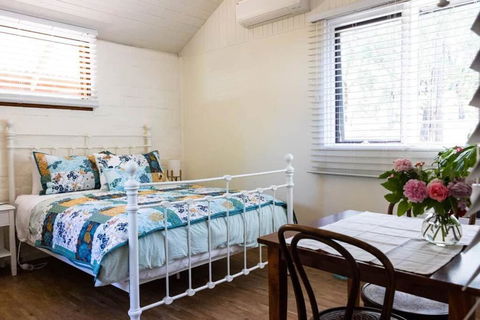 Maldon Cosy Garden Cottage - Charming One Room Studio - Darwin Holiday 0