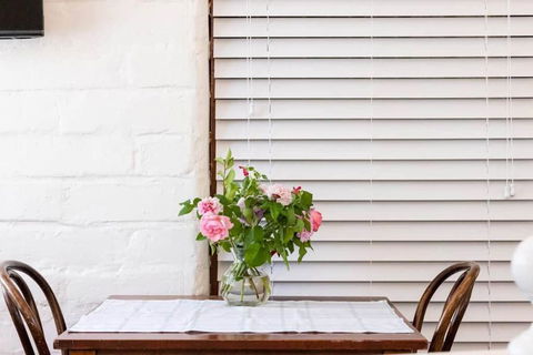 Maldon Cosy Garden Cottage - Charming One Room Studio - Darwin Holiday 1