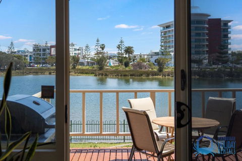Mandurah Overlooking The Marina - Darwin Holiday 1