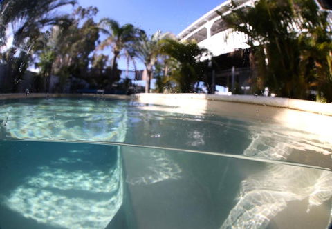Manta Stays Downstairs - Darwin Holiday 2
