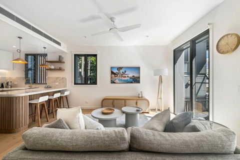 Luxury Retreat New Villa 17, Hastings St - Darwin Holiday 0