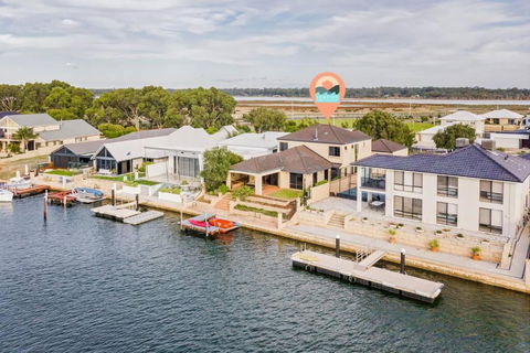 Luxury Waterfront Canal Estate With Private Jetty - Pet Friendly - Darwin Holiday 0