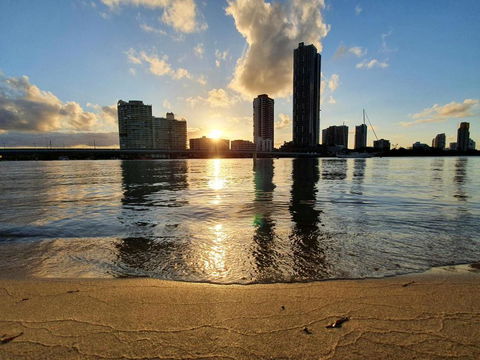 Main Beach Waterfront Apartment - Darwin Holiday 2
