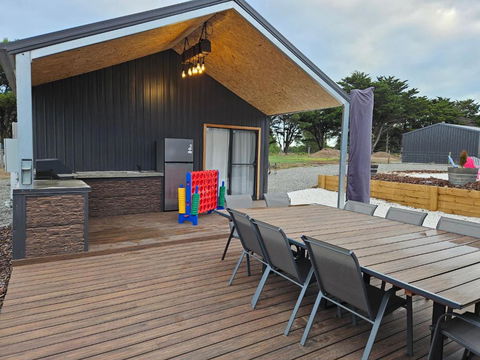 Marbles House (4 Bedrooms, 8 Beds, Sleeps 10) - Darwin Holiday 1