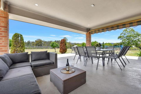 Marignano Mountain View Retreat Near Wineries - Darwin Holiday 0
