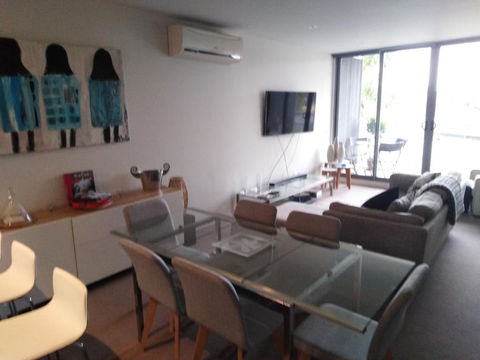 Marina View Apartment On The Maribyrnong River, Melbourne - Darwin Holiday 2