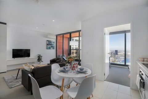 Marvellous 2-Bed High-Rise: Amazing Views, Free Parking - Darwin Holiday 2