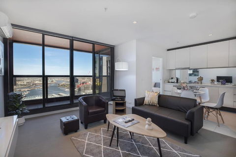 Marvellous 2-Bed High-Rise: Amazing Views, Free Parking - Darwin Holiday 0