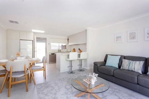 Maylands Riverside City Retreat - Darwin Holiday 3
