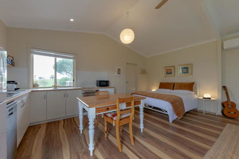 Meander Retreat - Garden Studio - Darwin Holiday 2