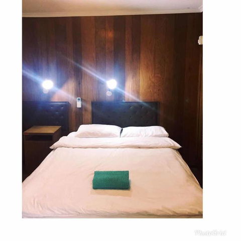 Meekatharra Hotel - Darwin Holiday 1