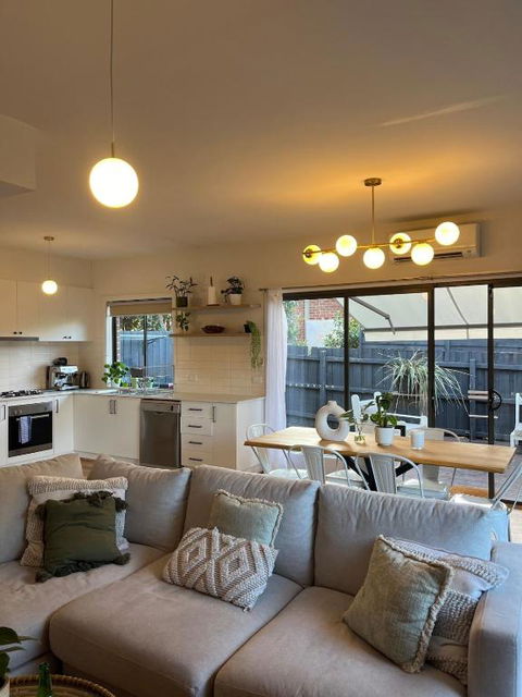 Melbourne Home Close To Airport & Train Station - Darwin Holiday 0