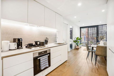 Melbourne Southbank Apartment - Sleeps 4 - Darwin Holiday 2