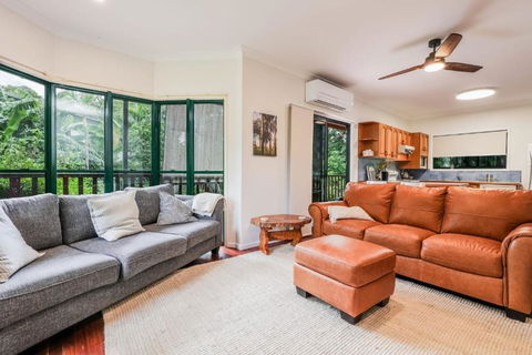 Merindah - Modern, Pet-Friendly Home In Central Agnes Water - Darwin Holiday 2