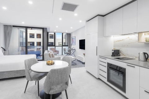 Meriton Suites Canberra - Darwin Holiday 1