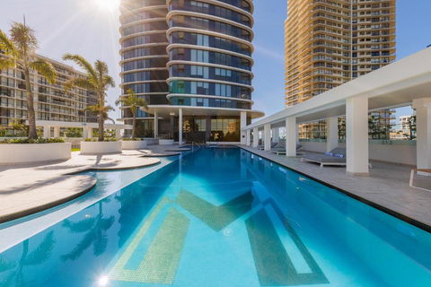 Meriton Suites Surfers Paradise - Darwin Holiday 1