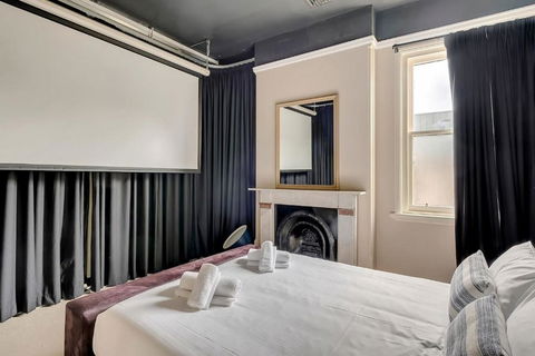 Mesmerising 3BR Home Cinema Room Spa Bath - Darwin Holiday 2