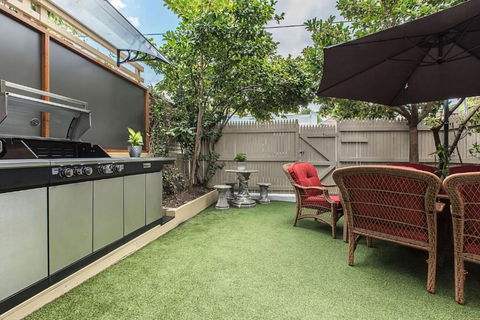 Mesmerising 3BR Home Cinema Room Spa Bath - Darwin Holiday 0