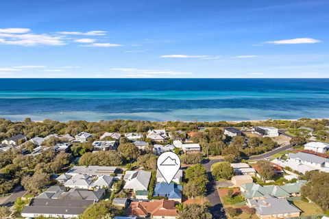 Meters To Beach, Walk To Town! - Darwin Holiday 2