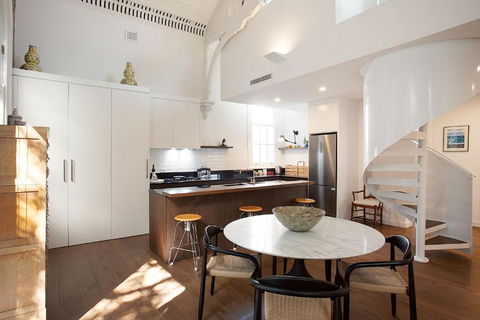 Mezzanine Magic, Bondi Junction - Darwin Holiday 3