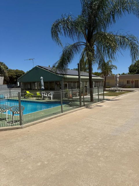 Mia Motel - Darwin Holiday 1