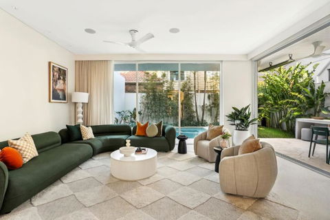 Miami Cool, Bronte IH - Darwin Holiday 3