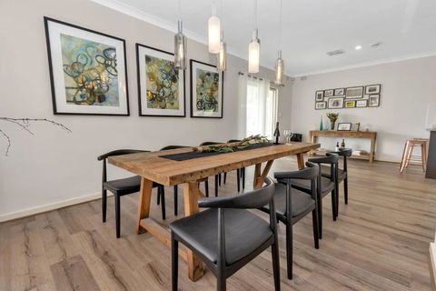 Mid Century 4 Bedroom Getaway In Barossa Vineyard - Darwin Holiday 2