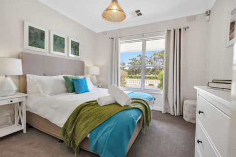 Mid Century 4 Bedroom Getaway In Barossa Vineyard - Darwin Holiday 1