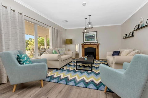 Mid Century 4 Bedroom Getaway In Barossa Vineyard - Darwin Holiday 0