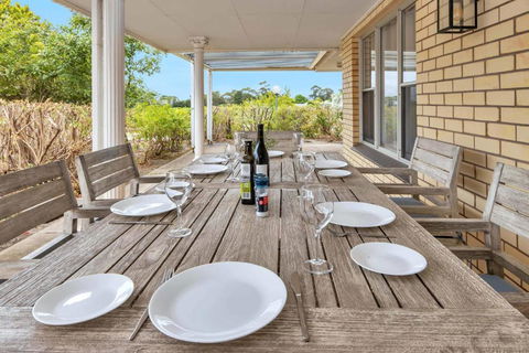 Mid Century 4 Bedroom Getaway In Barossa Vineyard - Darwin Holiday 3