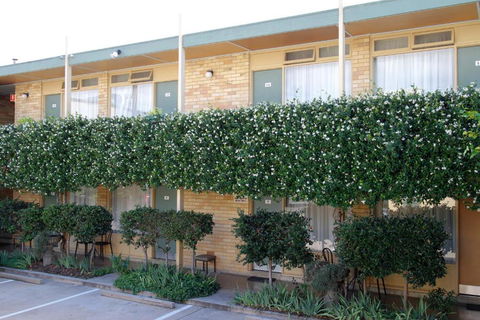 Mid City Motor Inn Queanbeyan - Darwin Holiday 1