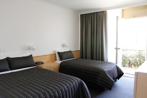 Mid City Motor Inn Queanbeyan - Darwin Holiday 3