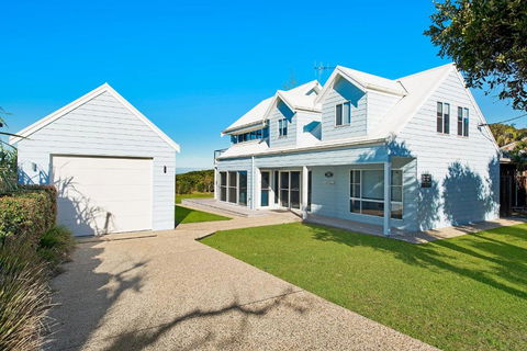 Middle Rock Beach House - Beach Front, Lake Cathie - Darwin Holiday 1