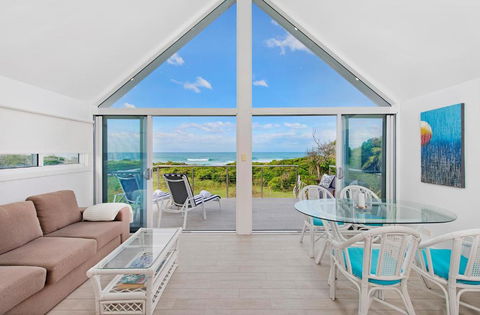 Middle Rock Beach House - Beach Front, Lake Cathie - Darwin Holiday 3