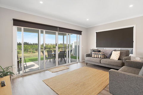 Milawa Vineyard Views - Guesthouse 1 - Darwin Holiday 3