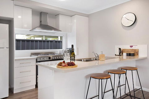 Milawa Vineyard Views - Guesthouse 1 - Darwin Holiday 0