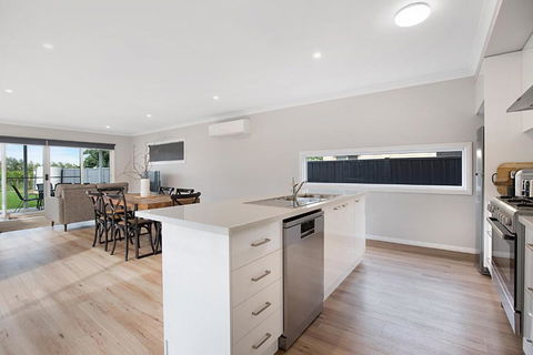 Milawa Vineyard Views - Guesthouse 2 - Darwin Holiday 3