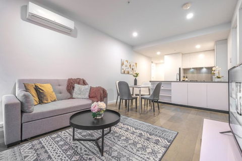 Melbourne Cbd 2br Apt With Pool Gym - Darwin Holiday 0