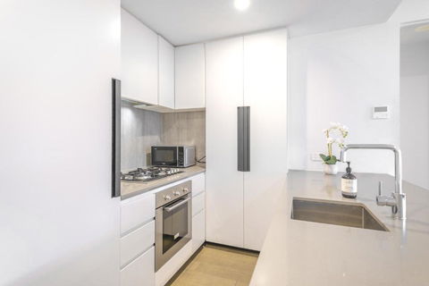 Melbourne Cbd 2br Apt With Pool Gym - Darwin Holiday 3
